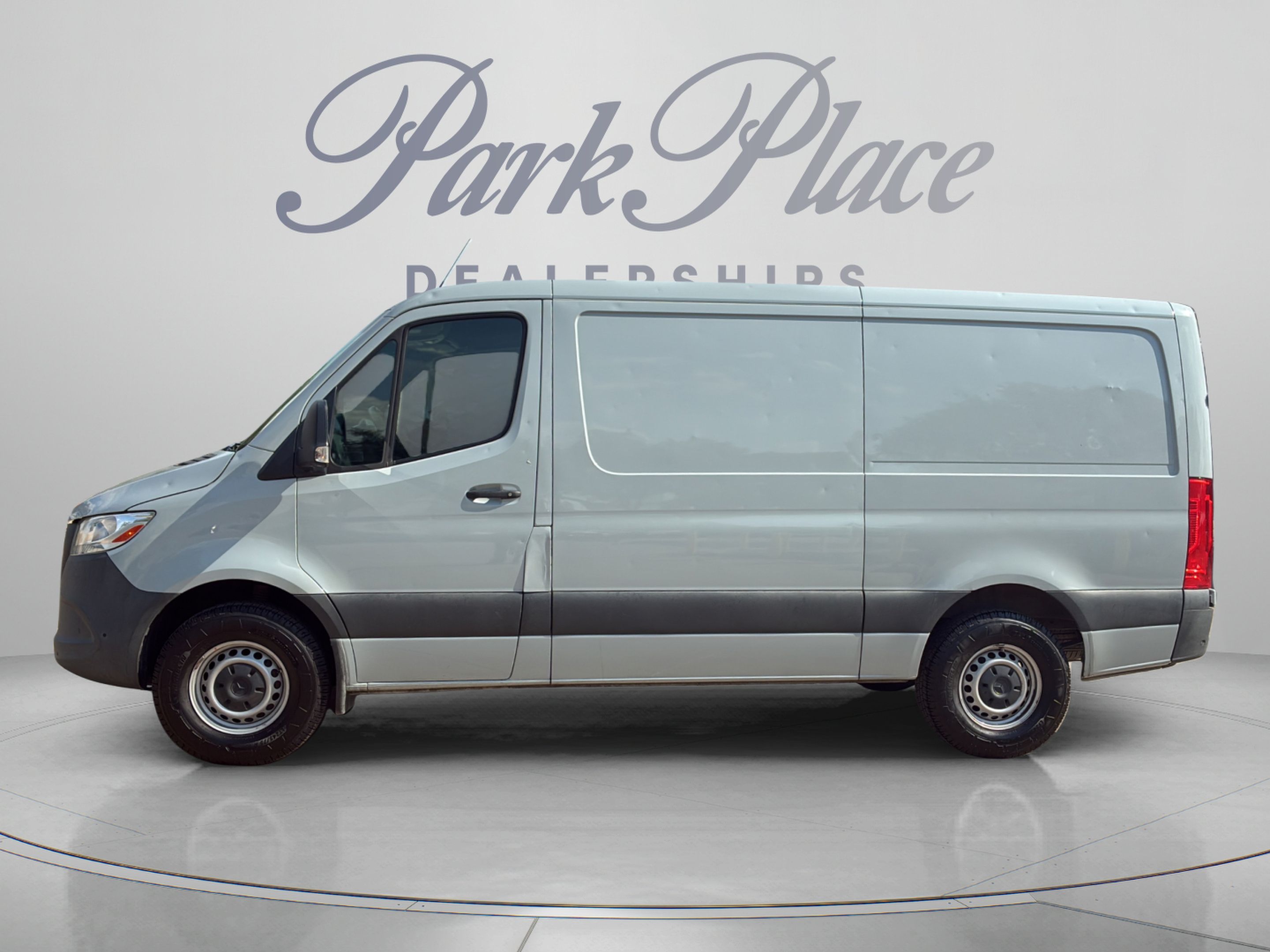 Used 2023 Mercedes-Benz Sprinter 2500 image 2