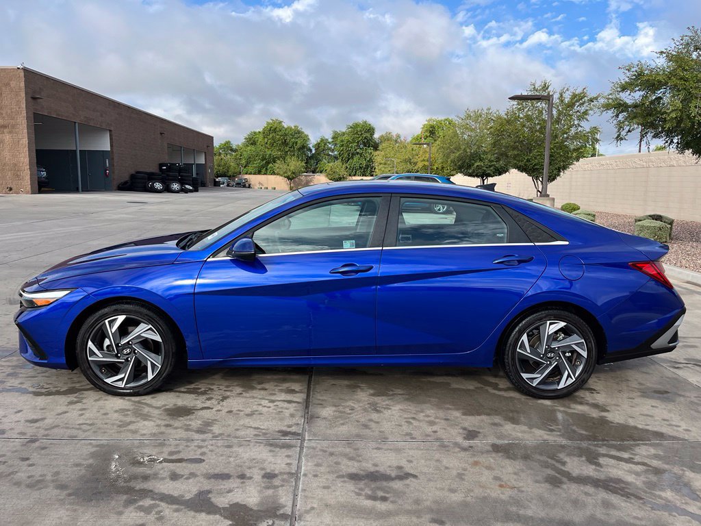 Used 2025 Hyundai Elantra Limited FWD image 10