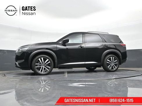 Used 2025 Nissan Pathfinder Platinum AWD/4WD image 50