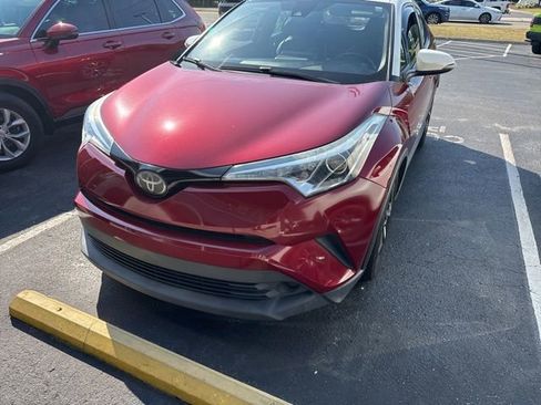 Used 2018 Toyota C-HR XLE FWD image 4