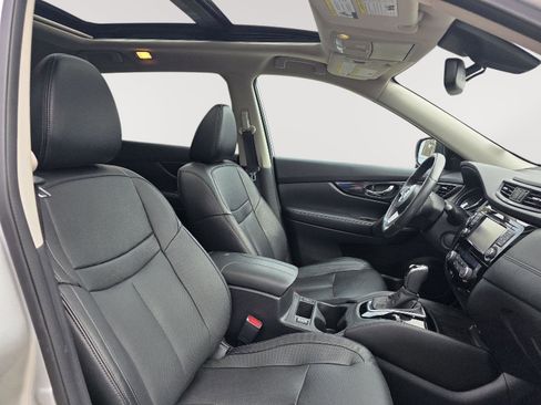 Used 2017 Nissan Rogue SL w/ SL Premium Package image 14