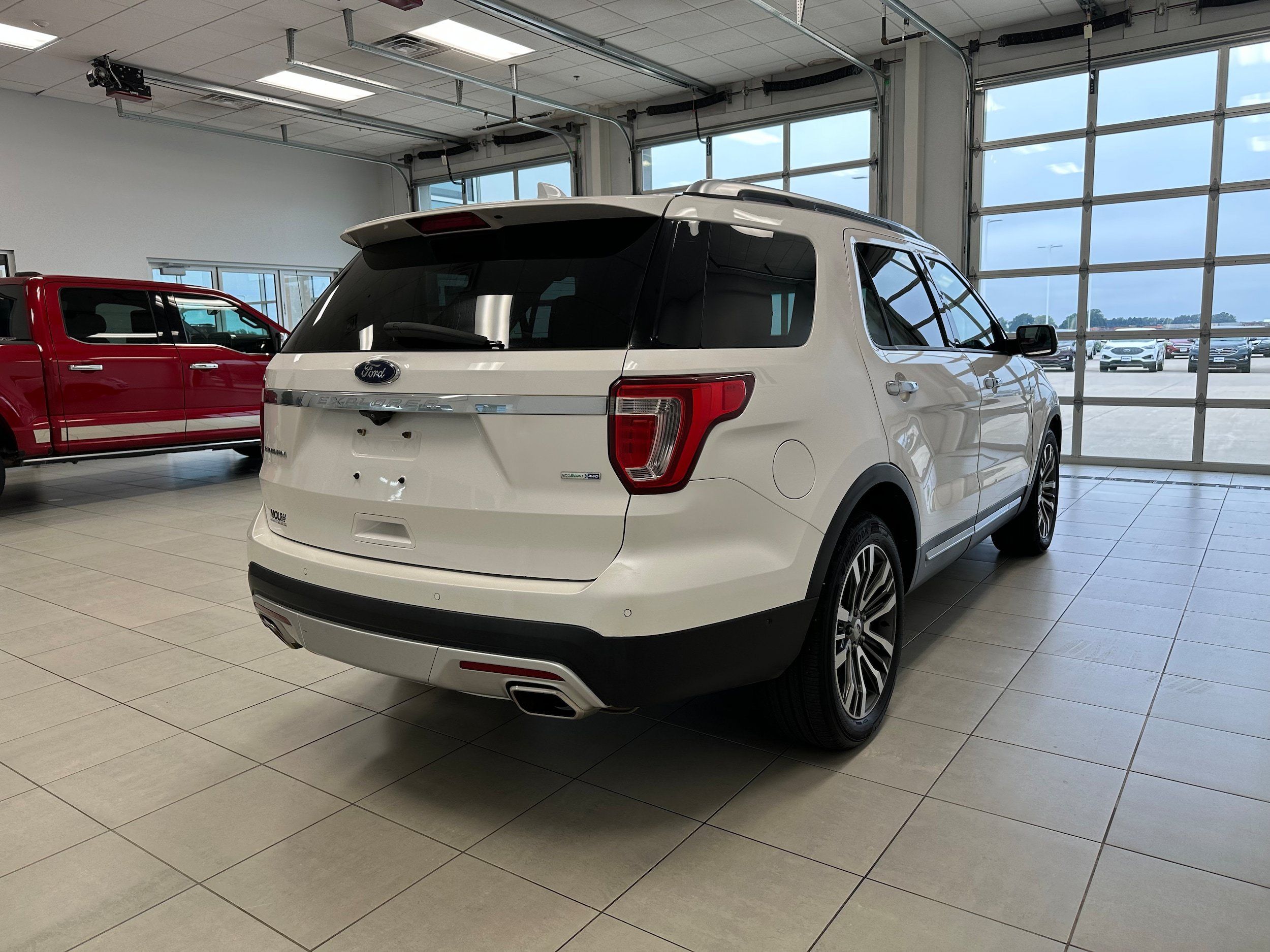 Used 2016 Ford Explorer Platinum AWD/4WD image 5