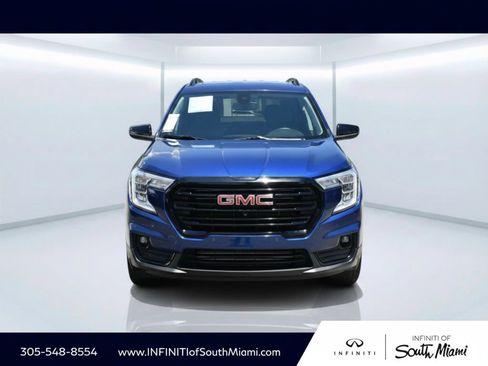 Used 2023 GMC Terrain SLT w/ Tech Package FWD image 2