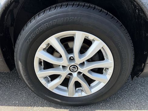 Used 2018 Nissan Rogue SV w/ Sun & Sound Touring Package AWD/4WD image 12