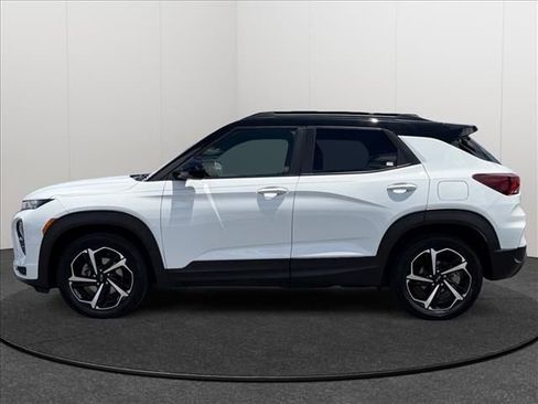 Used 2022 Chevrolet TrailBlazer RS FWD image 2