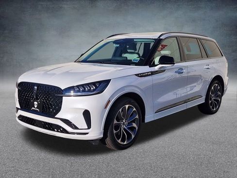 New 2026 Lincoln Aviator AWD w/ Jet Appearance Package image 3
