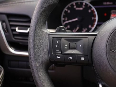Used 2024 Nissan Rogue SV AWD/4WD image 12
