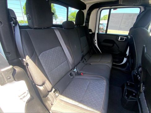 Certified 2024 Jeep Gladiator Mojave w/ Convenience Group AWD/4WD image 18