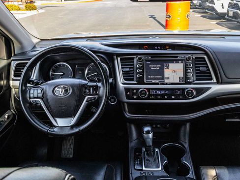 Certified 2019 Toyota Highlander XLE FWD image 27