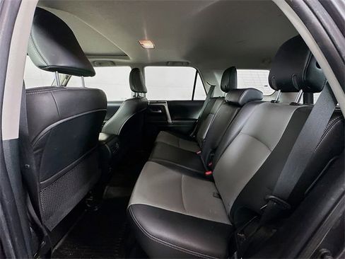 Used 2017 Toyota 4Runner SR5 Premium image 23