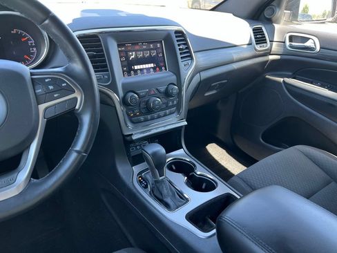 Used 2021 Jeep Grand Cherokee Laredo AWD/4WD image 36