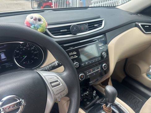 Used 2016 Nissan Rogue S FWD image 17