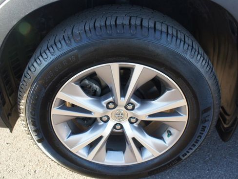 Used 2015 Toyota Highlander XLE image 19