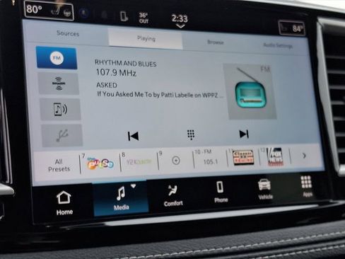 Used 2023 Chrysler Pacifica Touring-L image 17