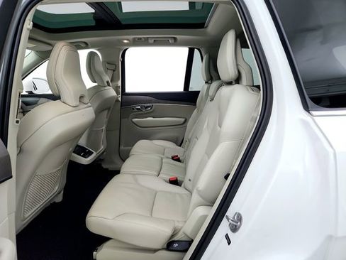 Used 2023 Volvo XC90 B5 Plus image 24