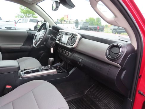 Used 2019 Toyota Tacoma TRD Off-Road image 41