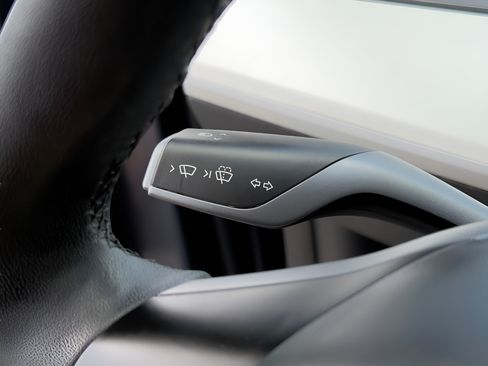 Used 2023 Tesla Model Y Performance AWD/4WD image 36