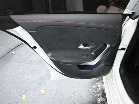 Used 2023 Mercedes-Benz CLA 250 4MATIC image 39