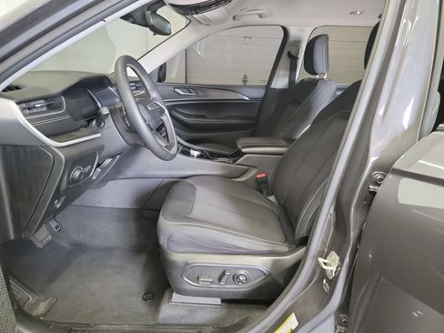 Used 2023 Jeep Grand Cherokee L Laredo AWD/4WD image 12