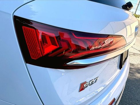 Certified 2022 Audi SQ7 Premium Plus w/ SQ7 Executive Package image 20