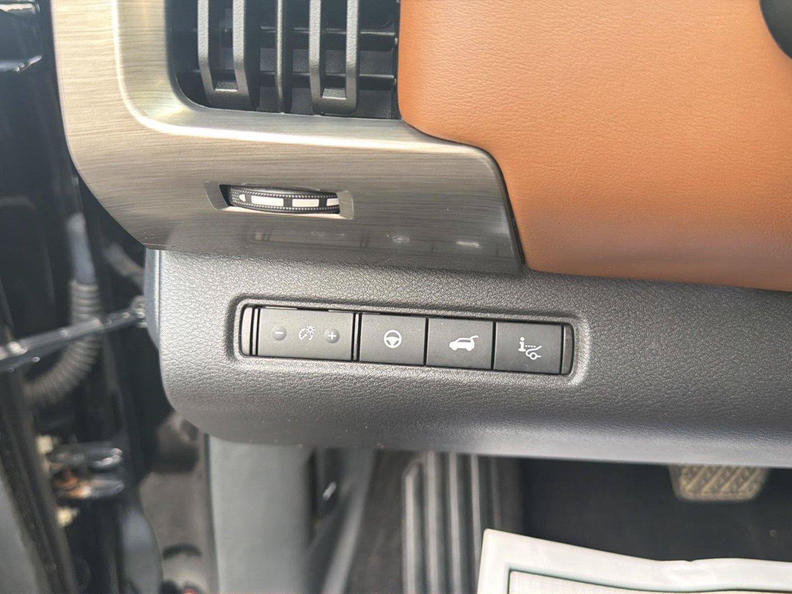 Used 2024 Nissan Pathfinder Platinum AWD/4WD image 11