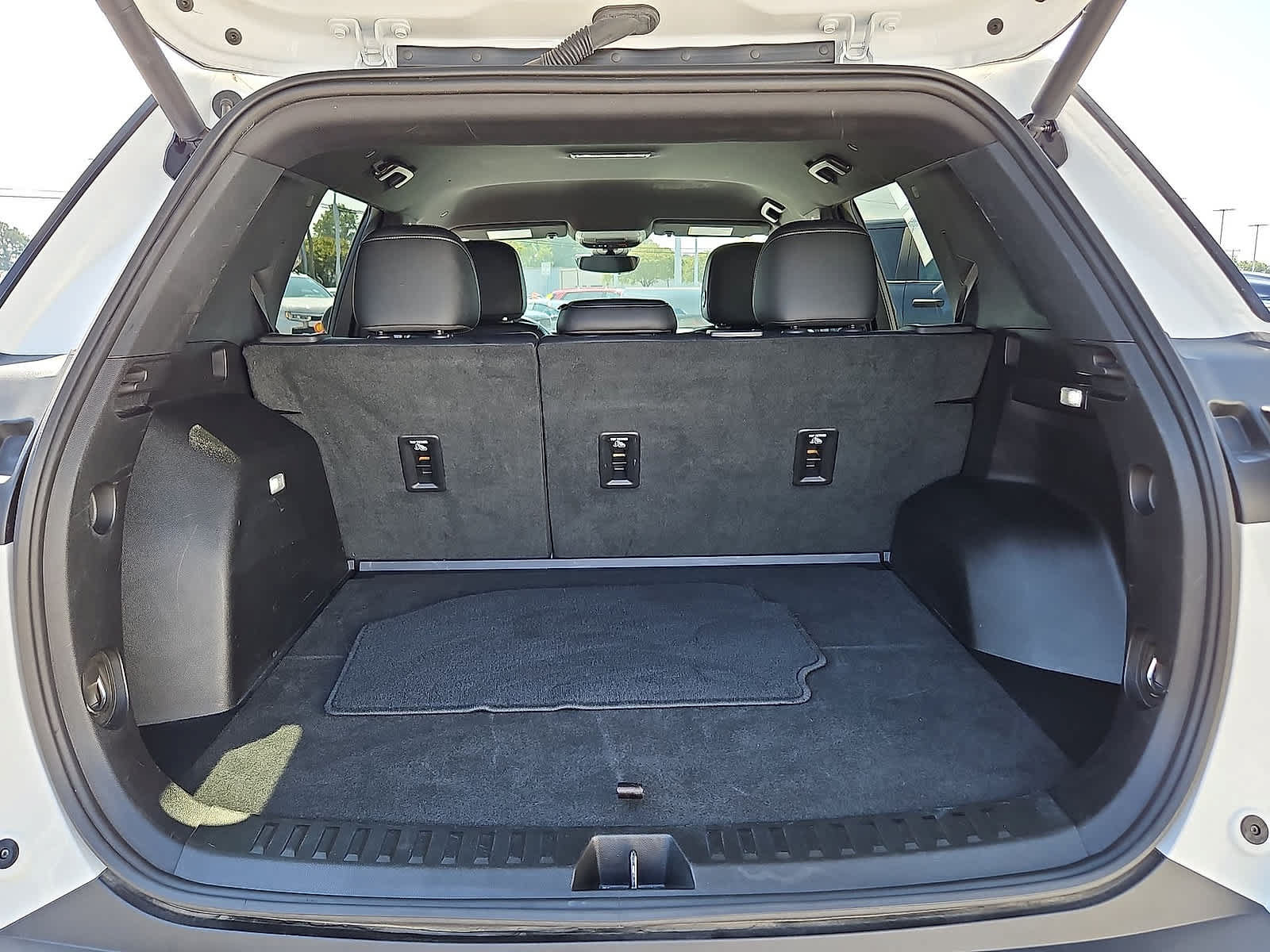 Used 2025 Chevrolet Equinox LT w/ Convenience Package II FWD image 31