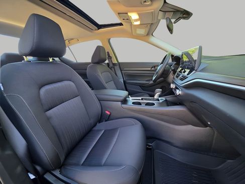 New 2026 Nissan Altima 2.5 SV image 9