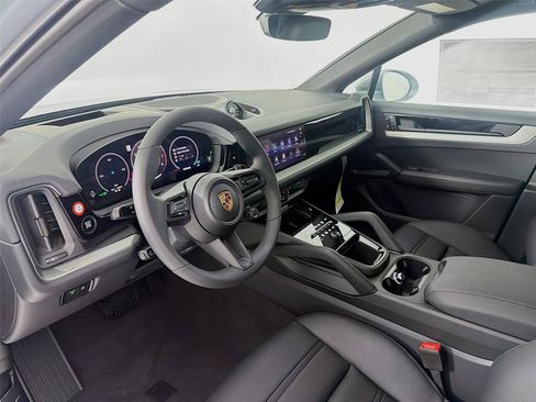 New 2026 Porsche Cayenne Coupe AWD/4WD image 4