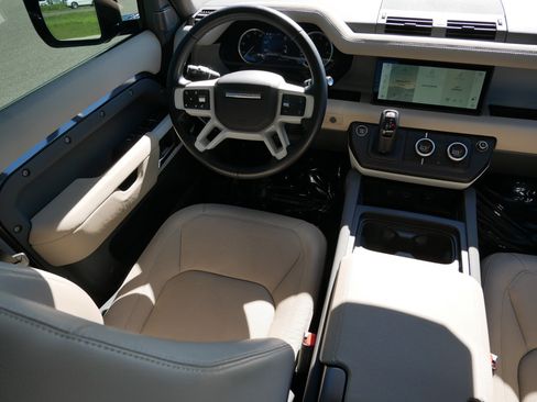 Used 2023 Land Rover Defender 110 SE AWD/4WD image 7