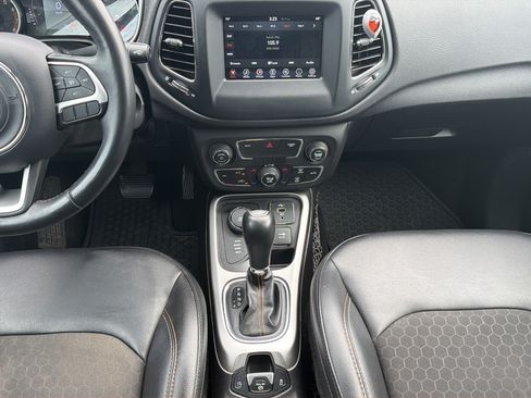 Used 2019 Jeep Compass Latitude w/ Cold Weather Group AWD/4WD image 8