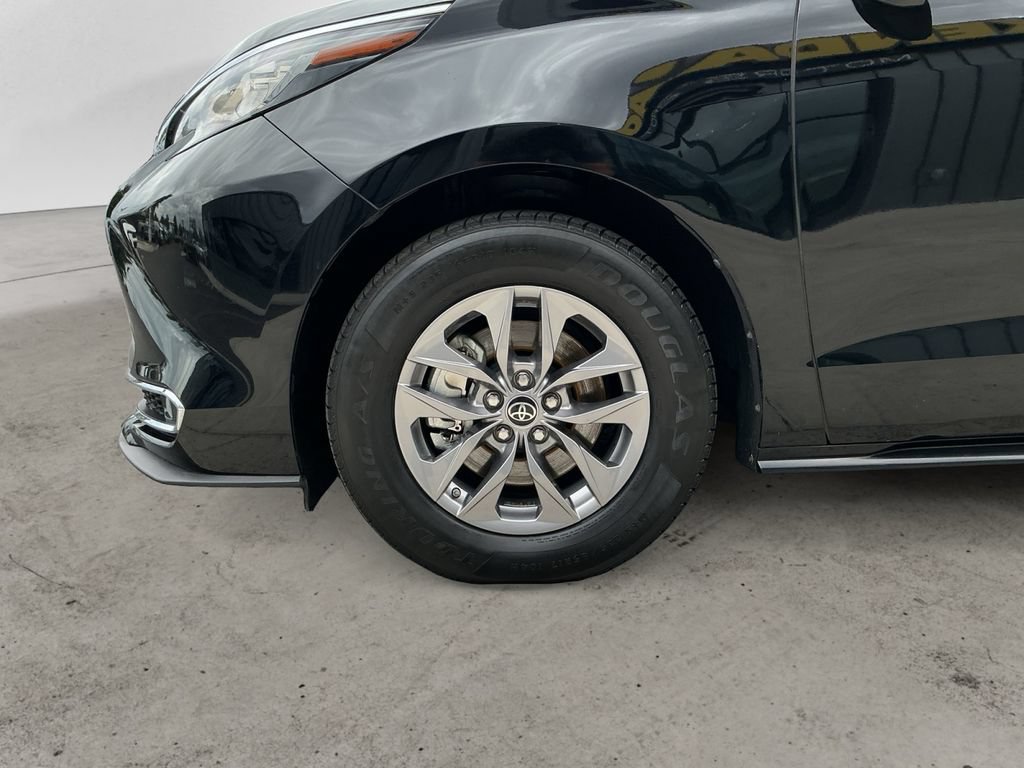 Used 2022 Toyota Sienna XLE FWD image 9