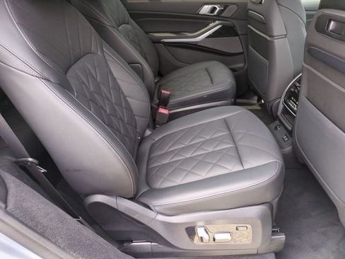 Used 2024 BMW X7 xDrive40i w/ M Sport Package AWD/4WD image 17