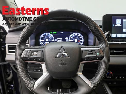 Used 2023 Mitsubishi Outlander SE image 10