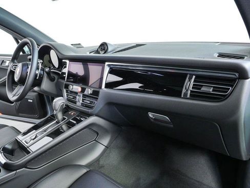 Used 2026 Porsche Macan AWD/4WD image 23