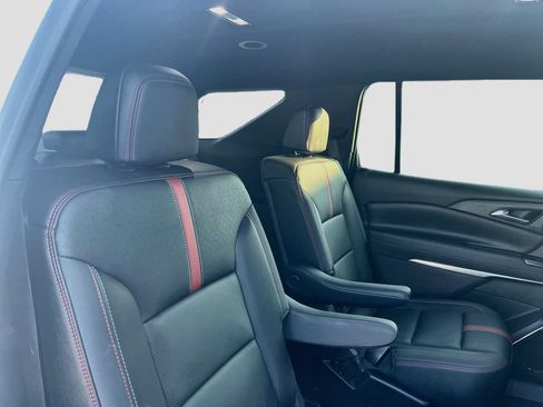 Used 2025 Chevrolet Traverse RS FWD image 29