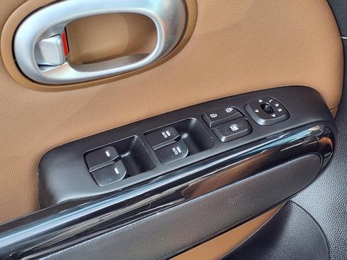 Used 2016 Kia Soul + w/ Audio Package FWD image 17