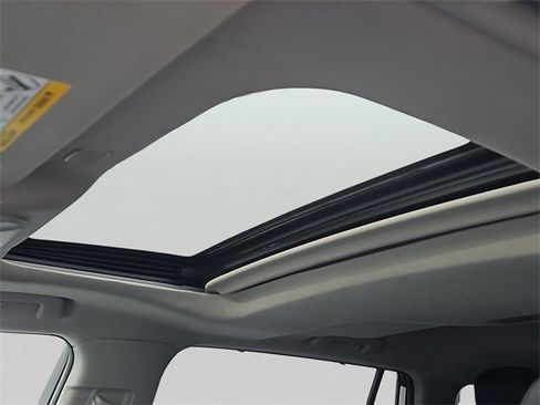 Used 2023 Toyota Highlander XLE image 15