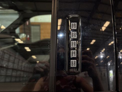 Used 2021 Ford F150 Lariat w/ Equipment Group 502A High image 13