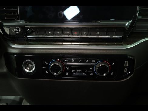 Used 2023 Chevrolet Silverado 1500 LT image 29