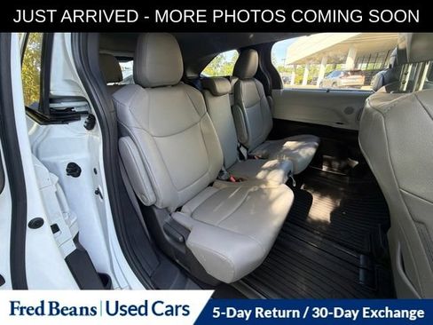 Used 2025 Toyota Sienna XLE FWD image 16