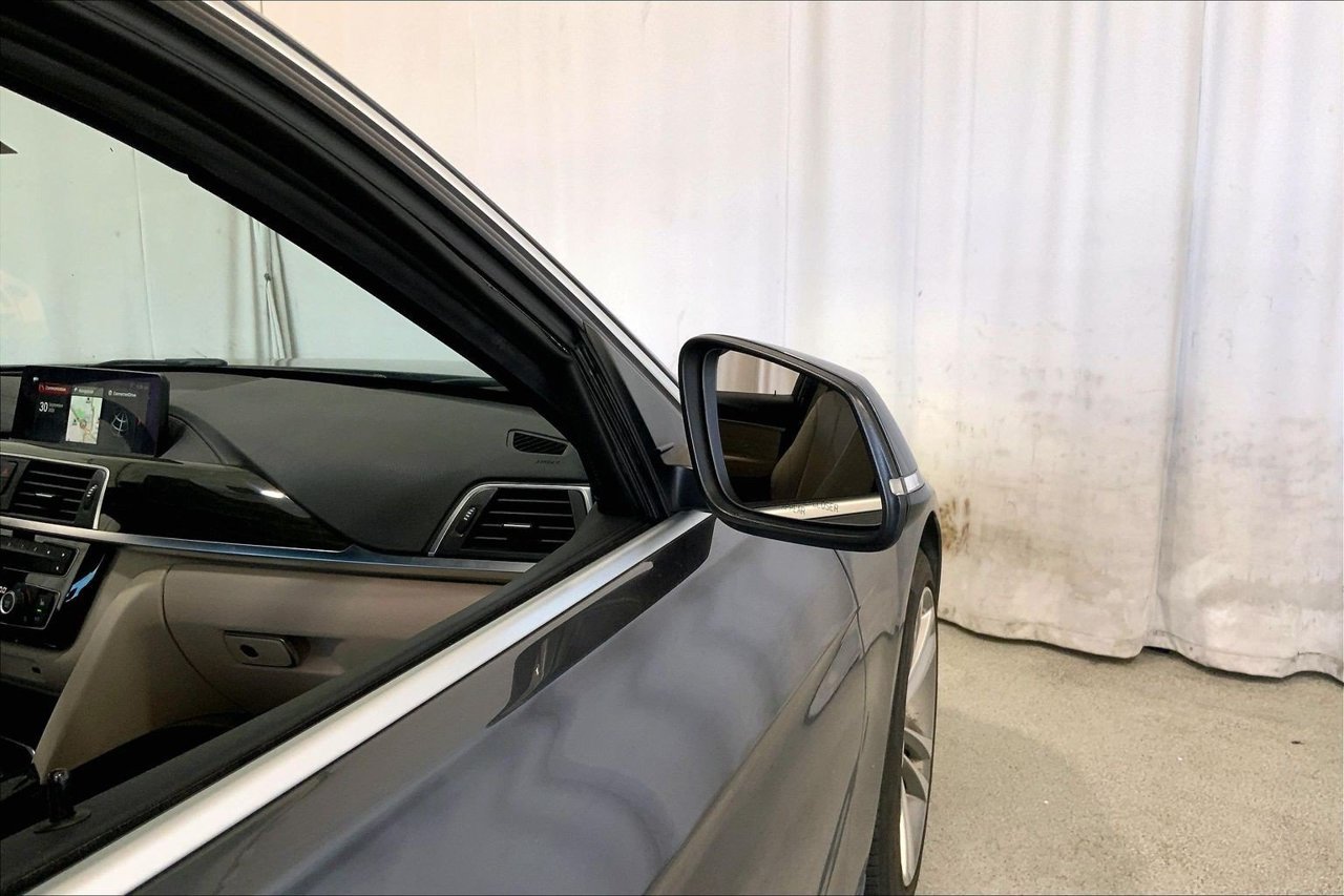 Used 2018 BMW 330i Sedan RWD image 11