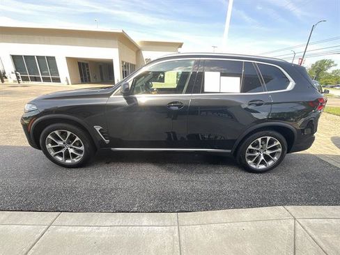 Certified 2024 BMW X5 xDrive40i w/ Premium Package AWD/4WD image 4