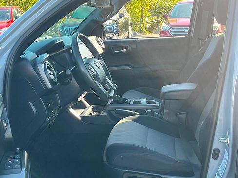 Used 2020 Toyota Tacoma TRD Off-Road image 14
