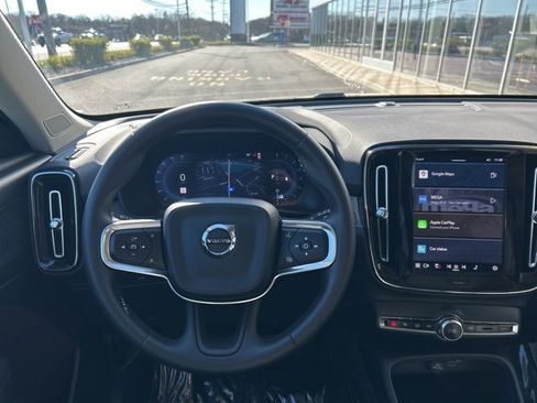 Certified 2025 Volvo XC40 B5 Core image 18