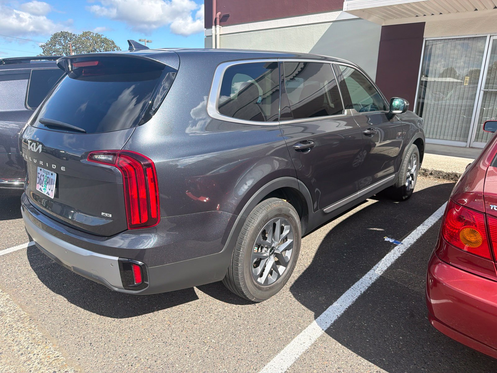 Used 2024 Kia Telluride LX AWD/4WD image 3
