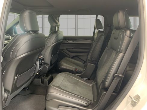 New 2025 Jeep Grand Cherokee L Altitude image 10