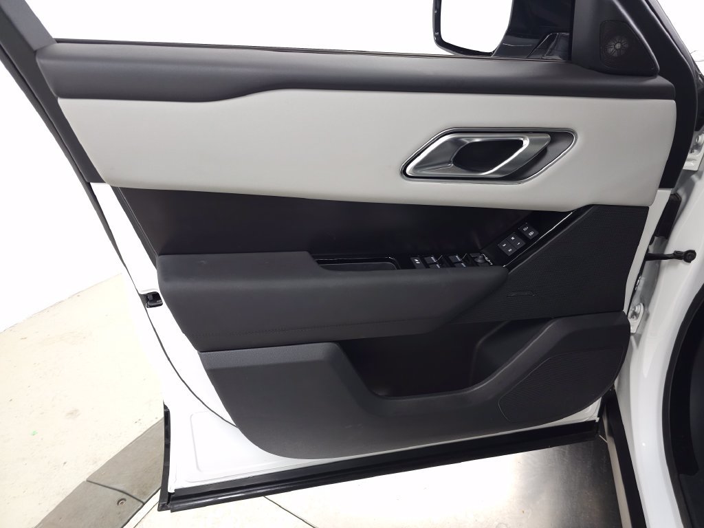 Certified 2026 Land Rover Range Rover Velar Dynamic SE AWD/4WD image 16