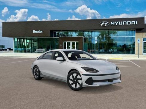 New 2025 Hyundai Ioniq 6 SE image 2