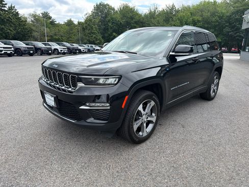 Used 2023 Jeep Grand Cherokee 4WD 4xe image 12