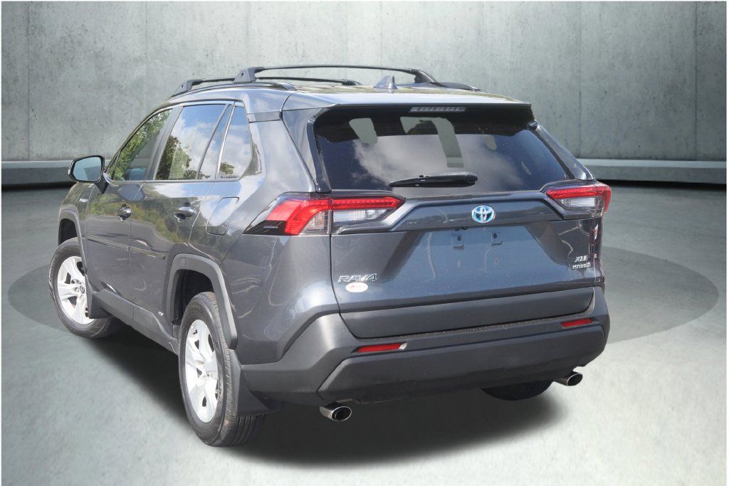 Used 2021 Toyota RAV4 XLE w/ Convenience Package AWD/4WD image 29